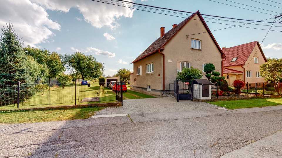 Predaný 5 izbový rodinný dom s pozemkom o rozlohe 3410 m2 v Bystričany-Vieska