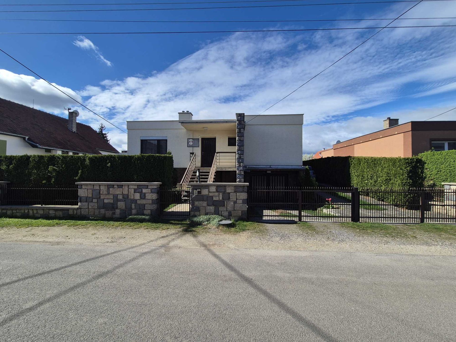 Predaný 4 izbový rodinný dom s pozemkom, o rozlohe 750 m2, Čereňany