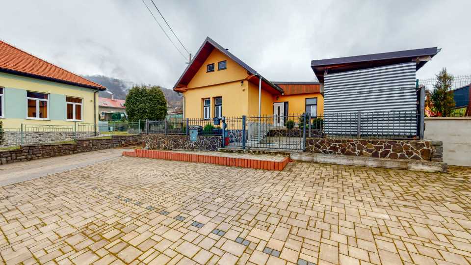 Predaný 4-izbový rodinný dom, 464 m2, Podhradie
