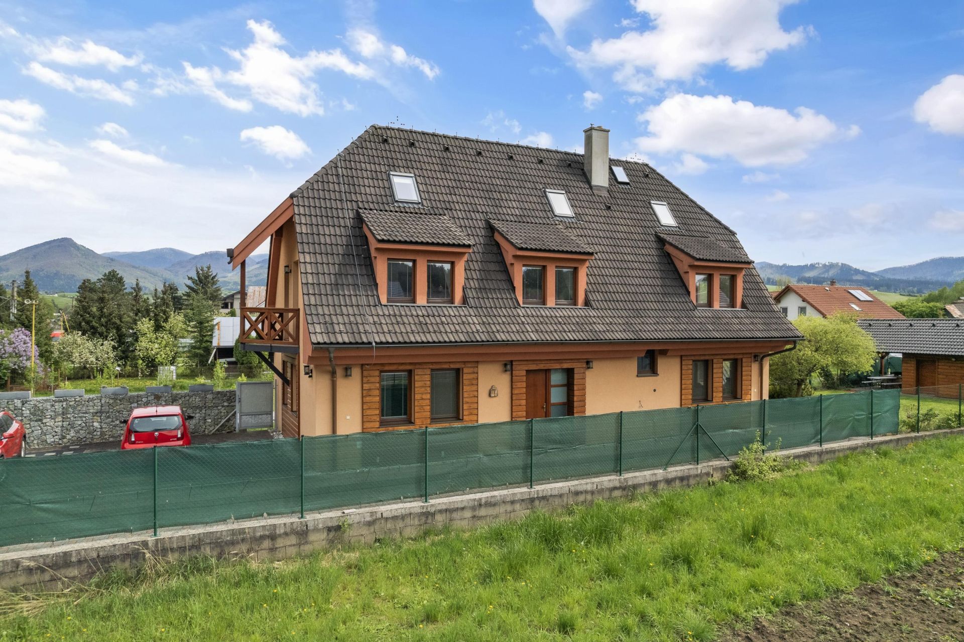Predaj 9 izbový rodinný dom s pozemkom 660m2 Rajecké Teplice