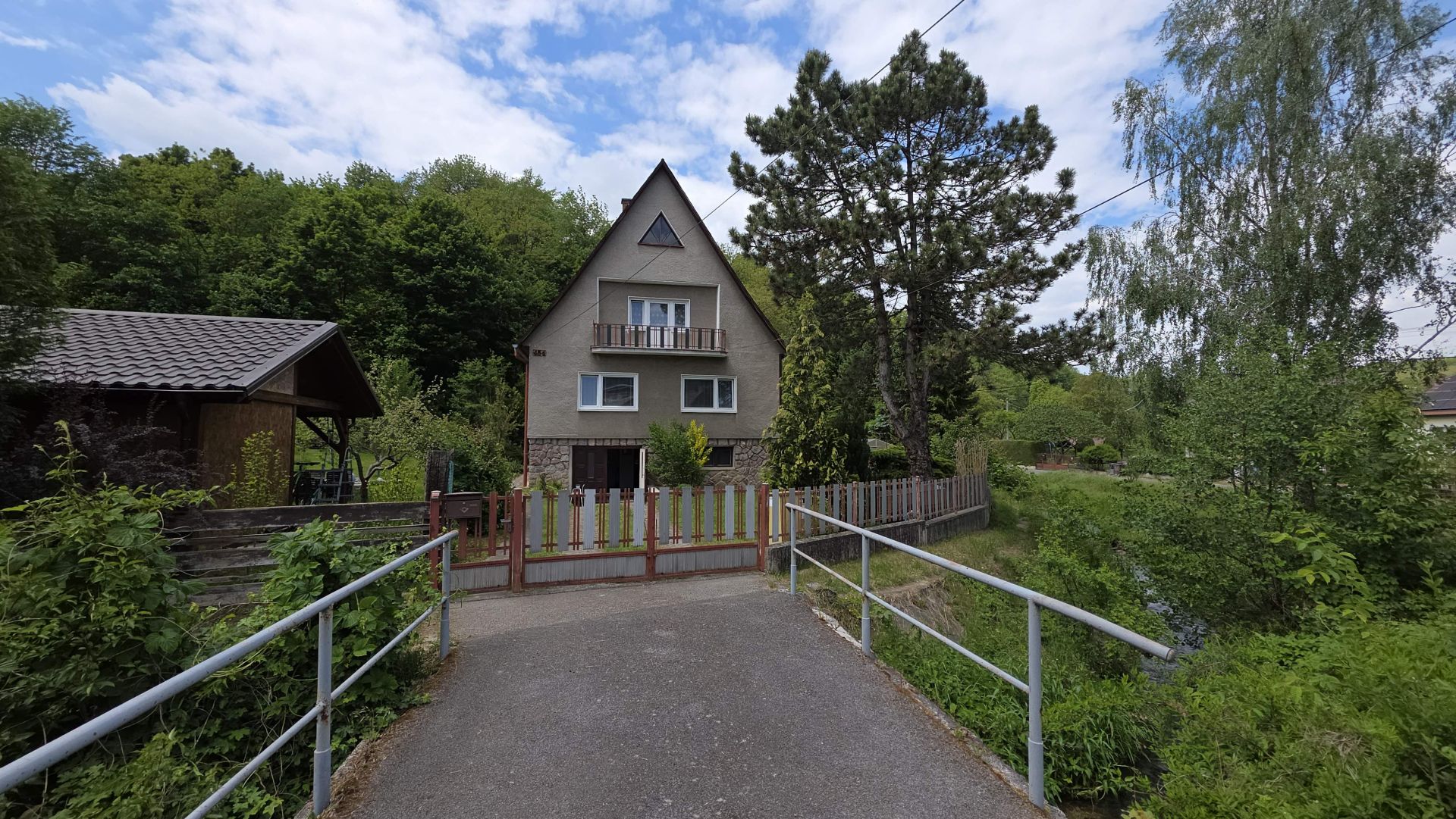 Predaj rodinný dom Raztočno s pozemkom 716 m2