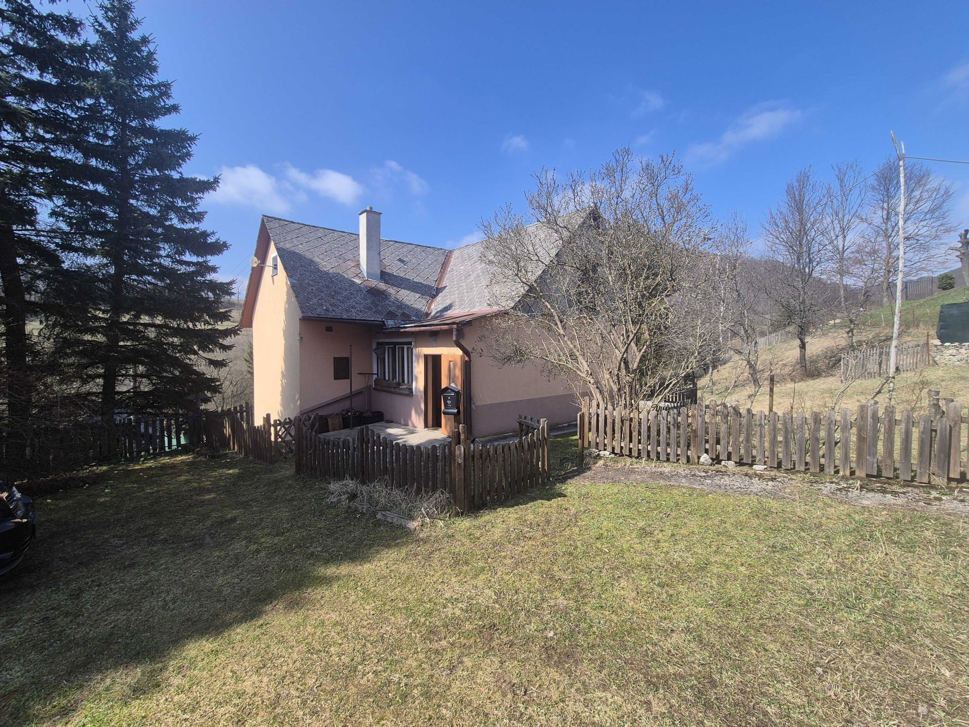 Predaj 2 izbový dom Valaská Belá pozemok 605 m2
