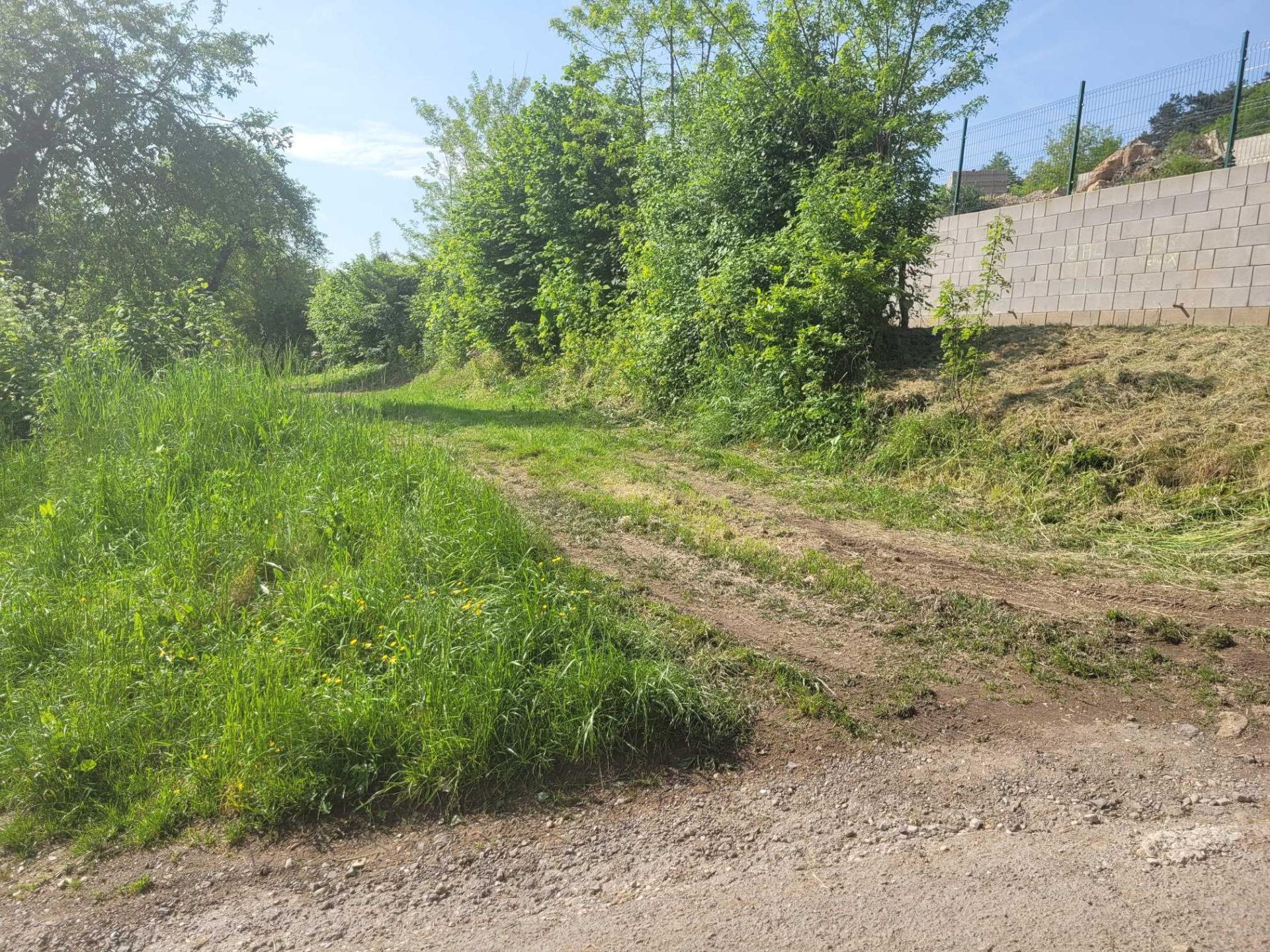NA PREDAJ stavebný pozemok o rozlohe 1880 m2 Nová Baňa