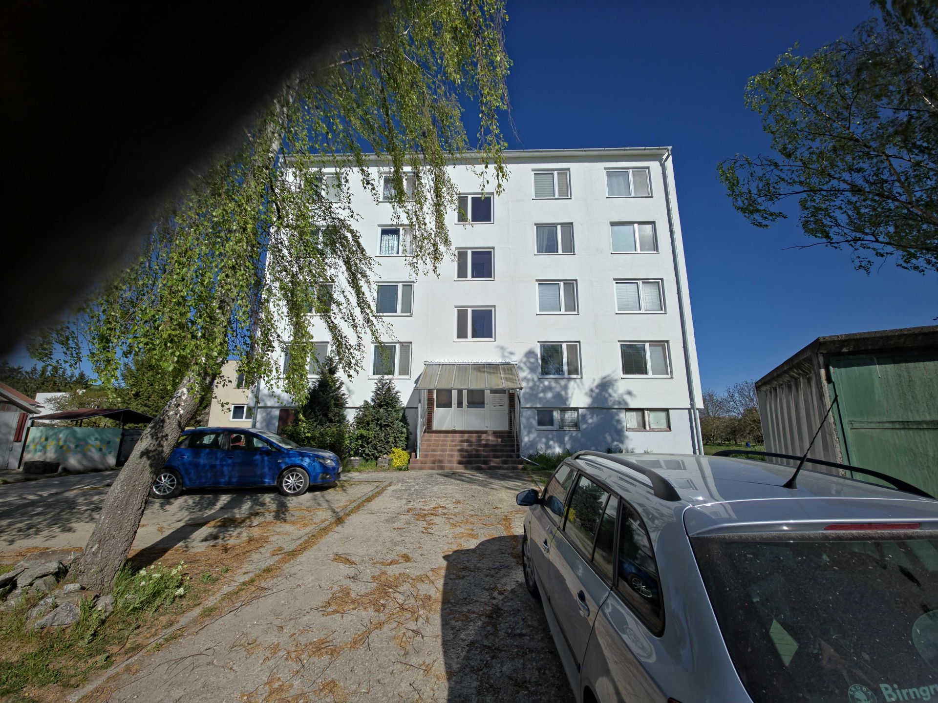 PREDAJ Priestranný 3- zbový byt s loggiou a vlastným kúrením  Skačany