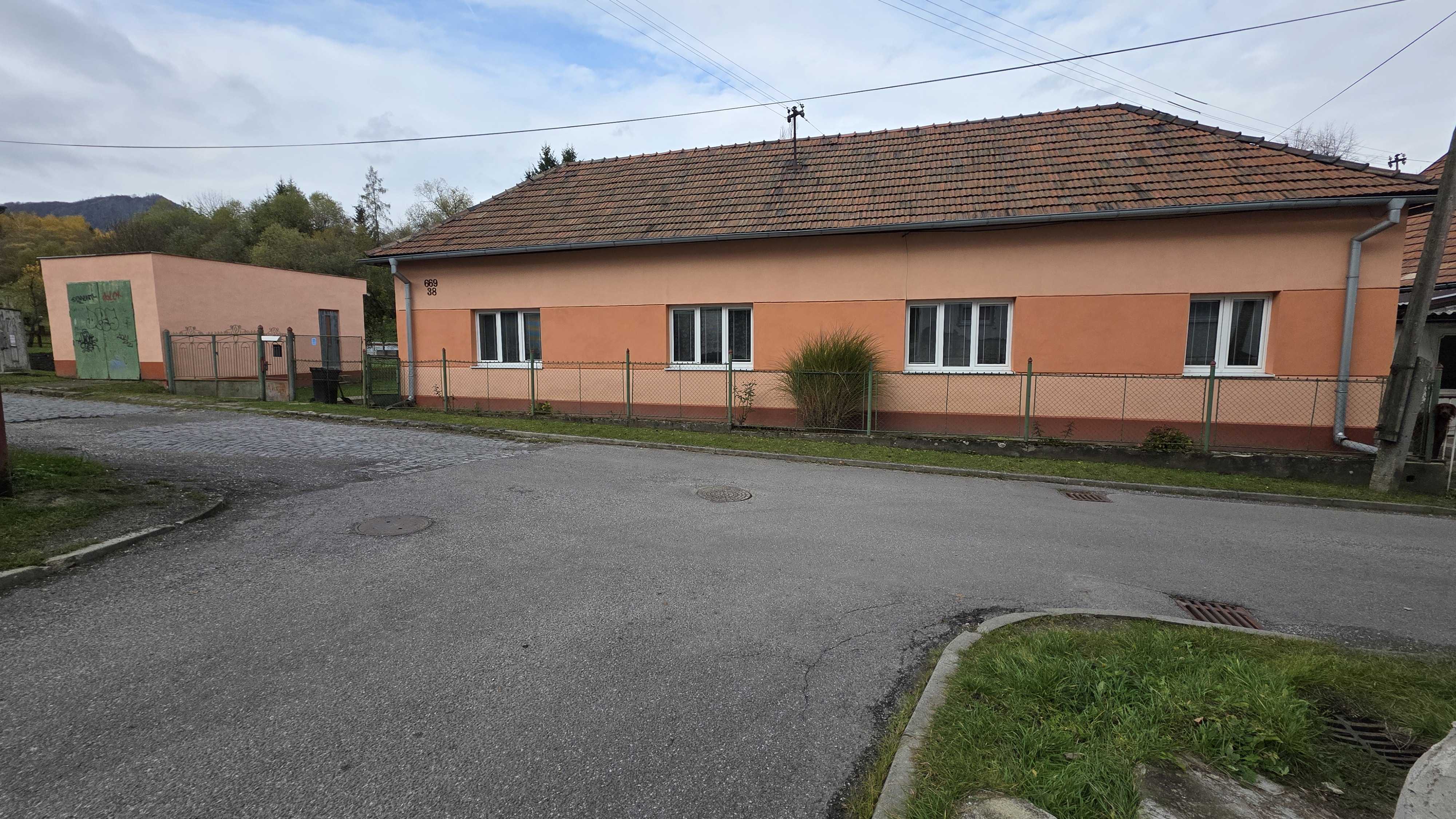 Predaj rodinný dom Handlová, Pekárska pozemok 1481 m2