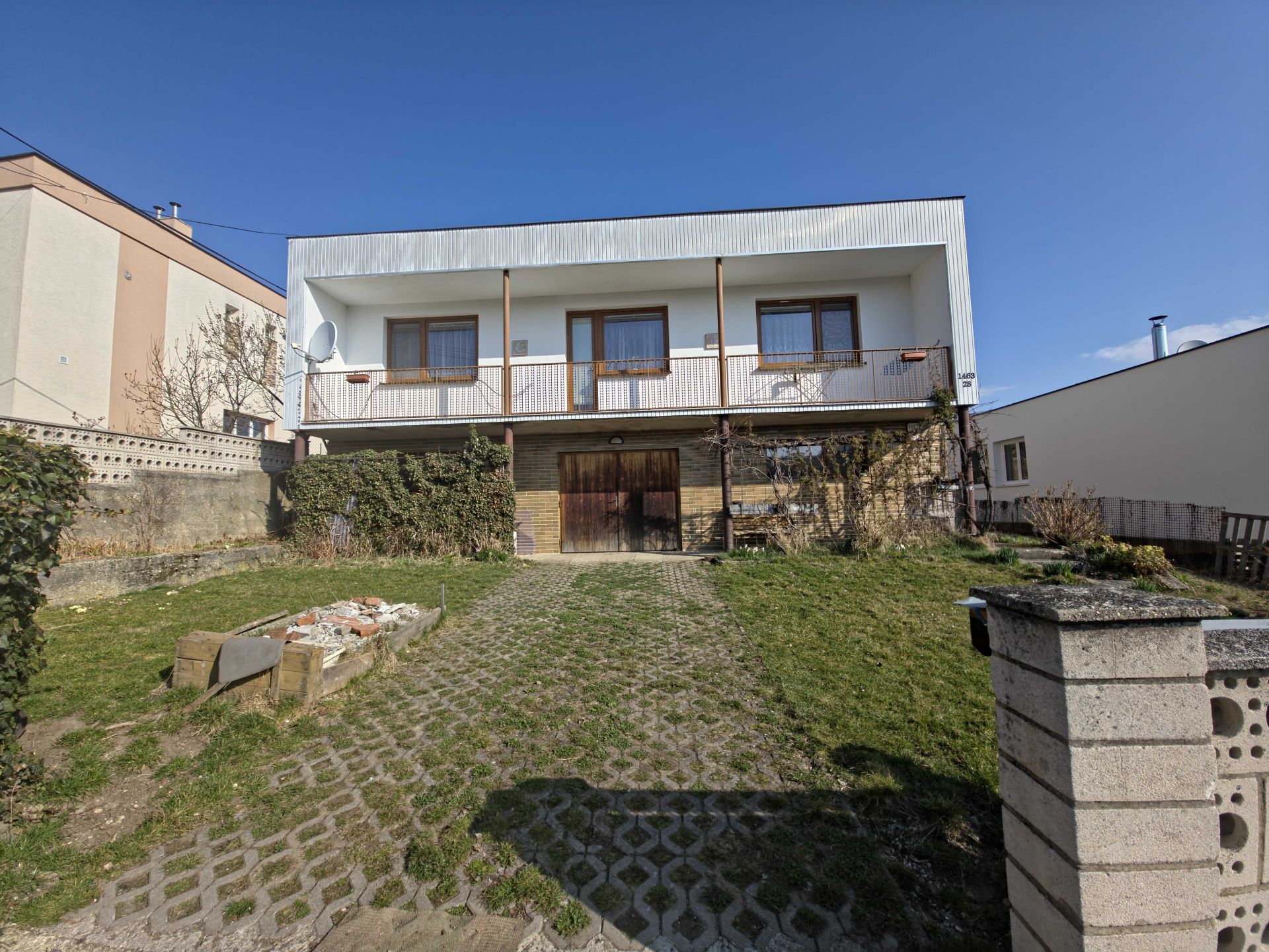 PREDAJ Rodinný dom s veľkorysým pozemkom v Handlovej – Robotnícka ulica