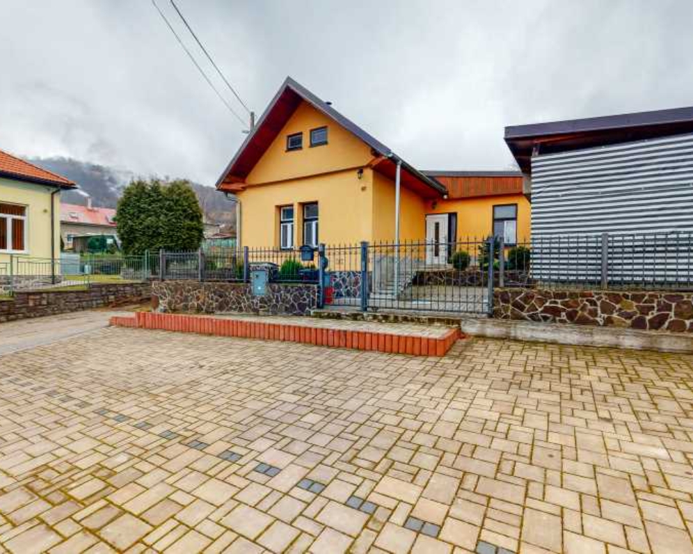PREDAJ 4-izbový rodinný dom, 464 m2, Podhradie