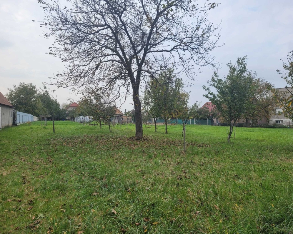 PREDAJ stavebný pozemok o rozlohe 1292 m2 v obci Bystričany Vieska