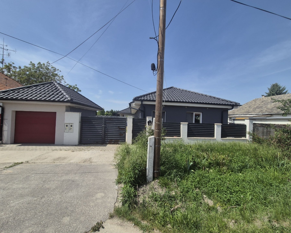 Predaj 4 izbový dom Kolárovo, Poľná 19