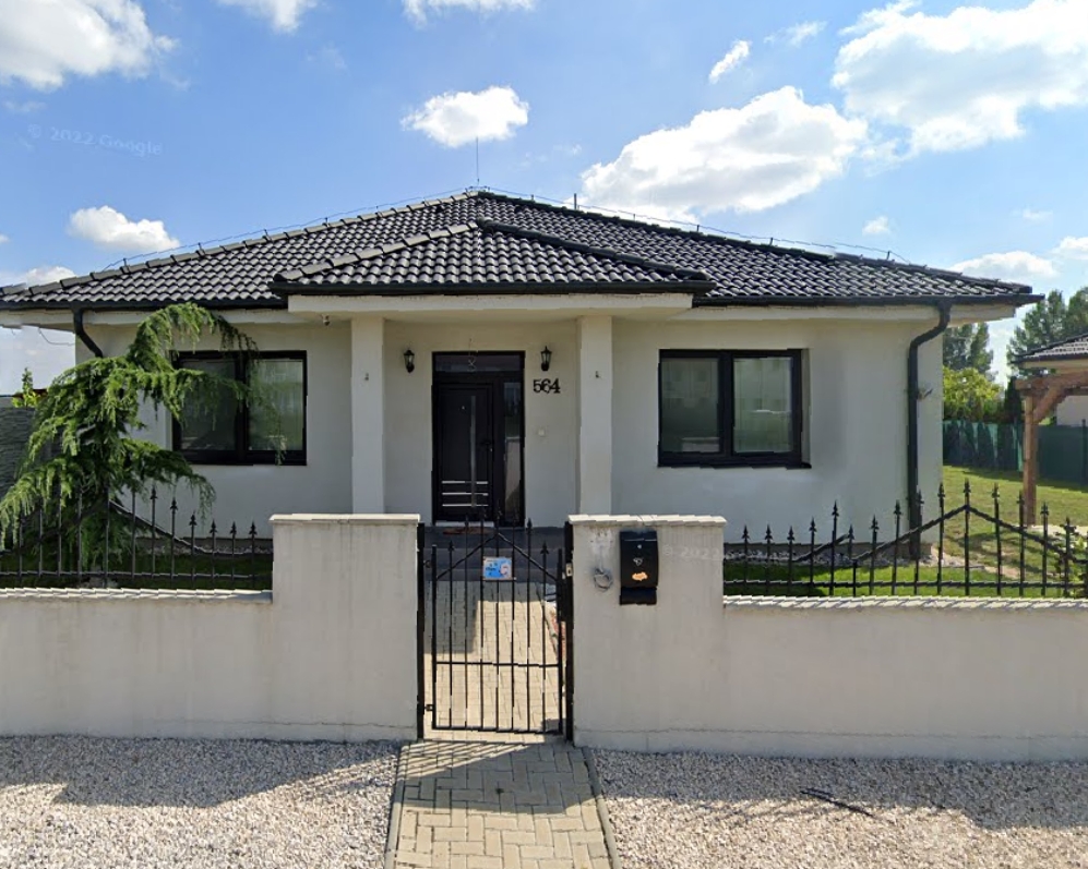 Predaný 4 izbový bungalov s pozemkom 663 m2 v obci Vydrany