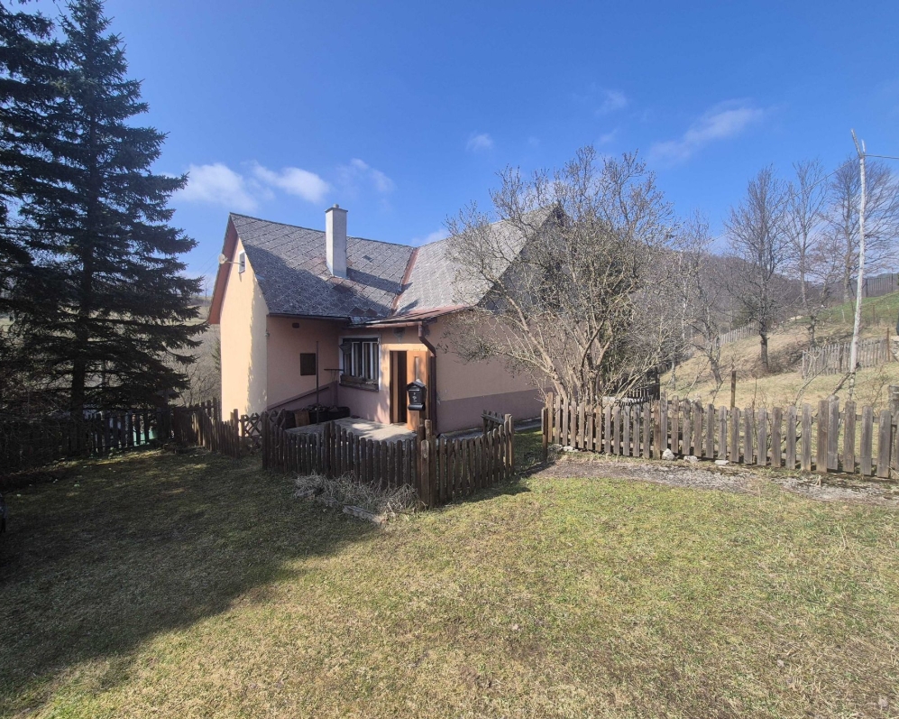 Predaj 2 izbový dom Valaská Belá pozemok 605 m2